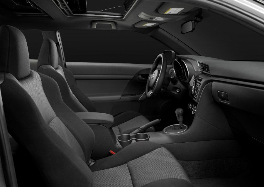 Интерьер Scion tC 2011 года  (фото 47 из 68)